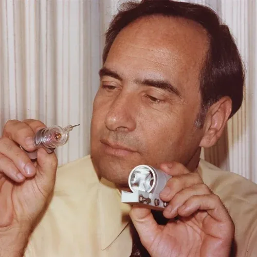 Theodore Maiman